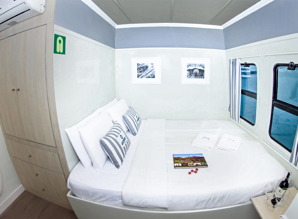 Catamaran-Archipel-1-Galapagos-Cruises -Islands-Ecuador